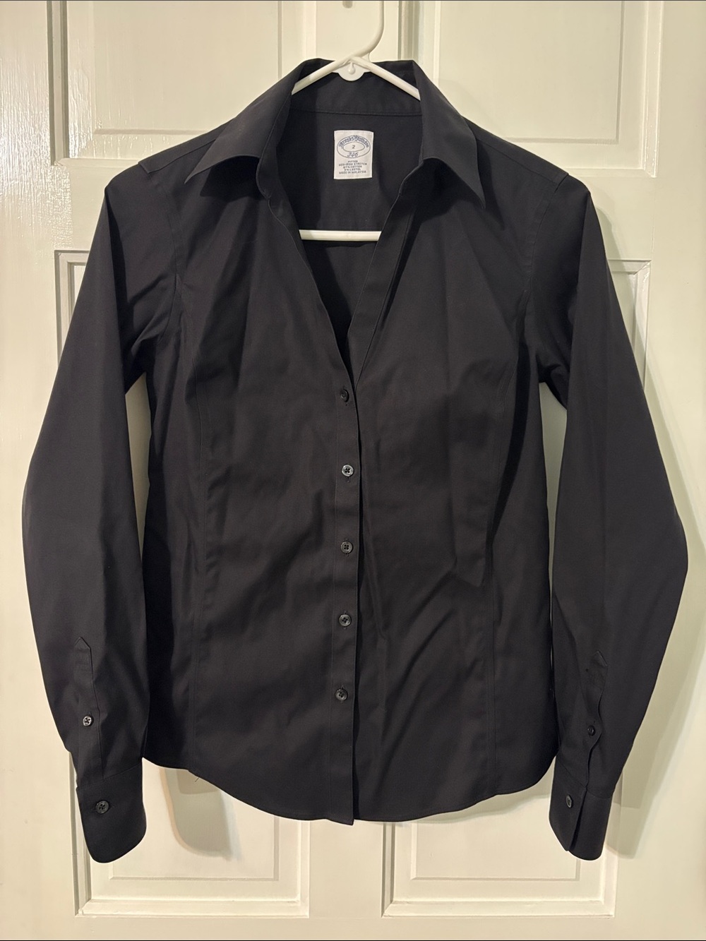 Brooks Brothers Button Up 346 Non-Iron Stretch Fitted Womenโs 2 Black V-Neck